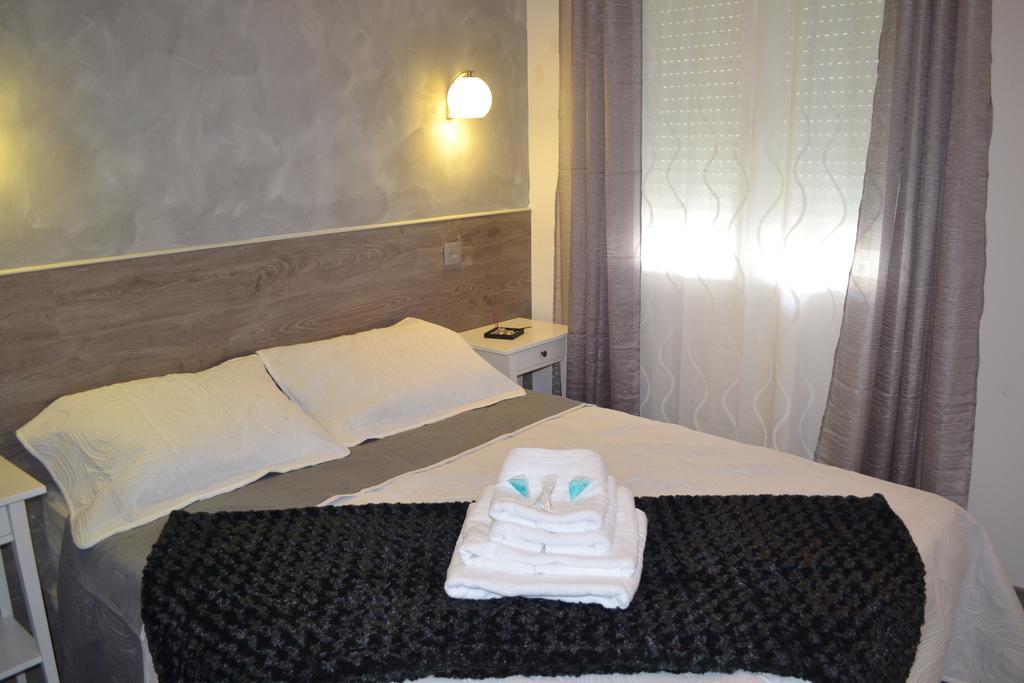 Hostal Meyra Madrid Exterior photo