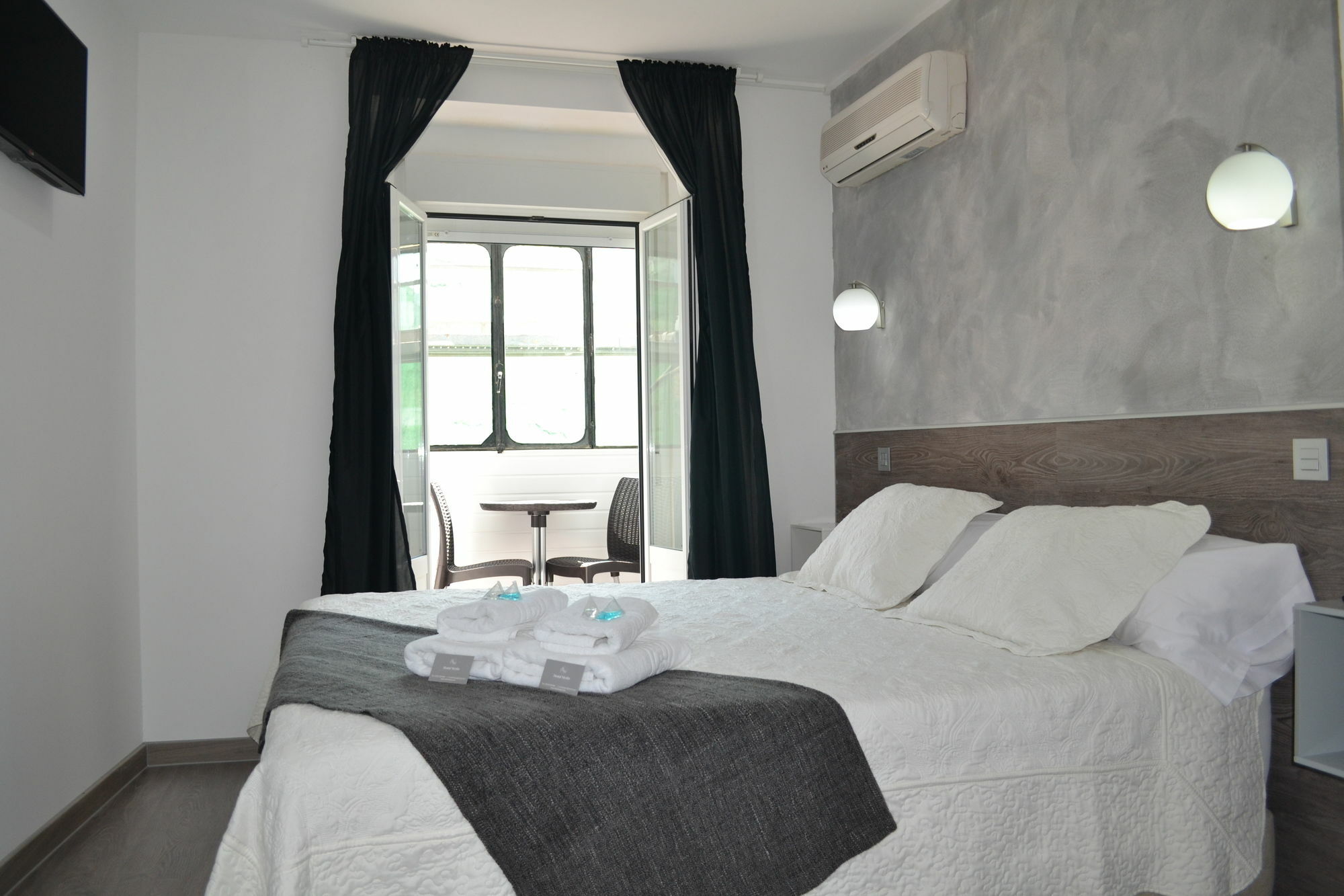 Hostal Meyra Madrid Exterior photo