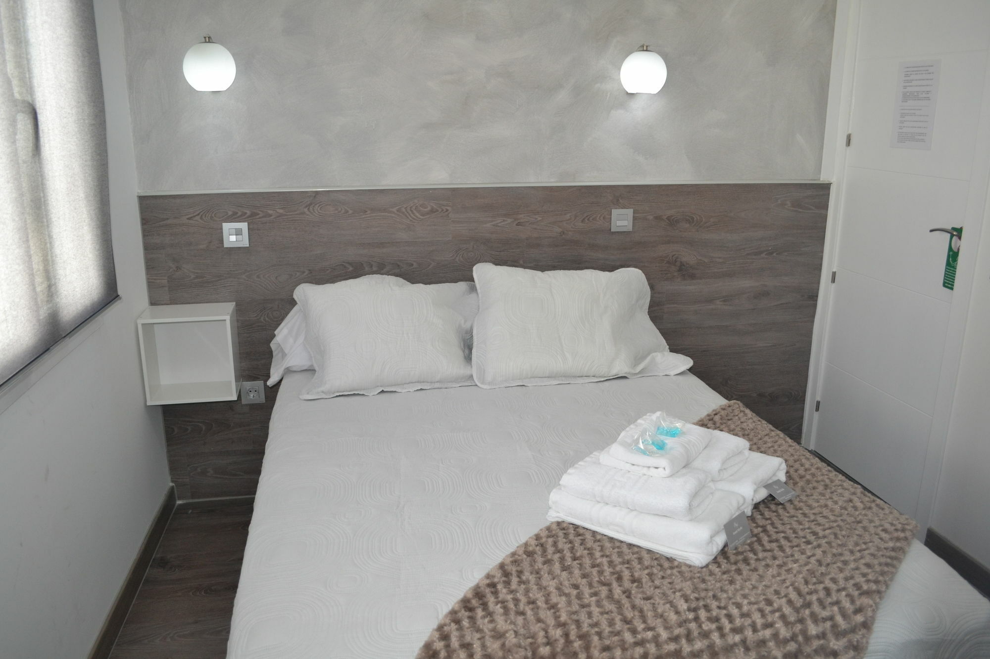 Hostal Meyra Madrid Exterior photo