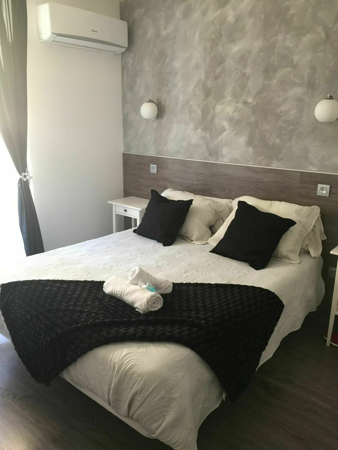 Hostal Meyra Madrid Exterior photo