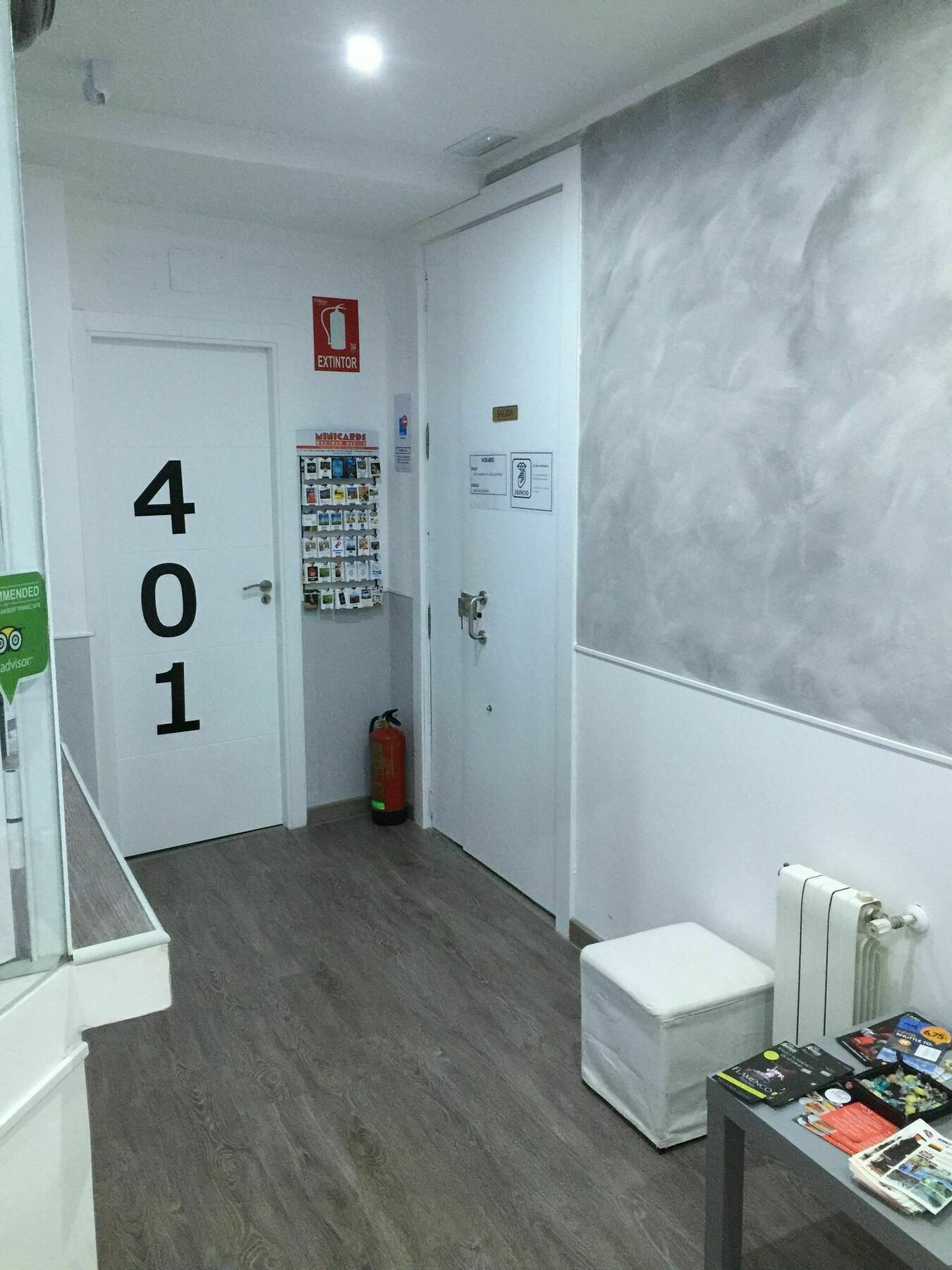 Hostal Meyra Madrid Exterior photo